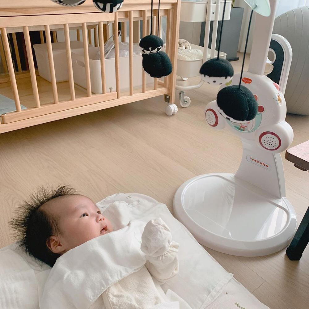 Chân đứng Mbaby cho treo nôi cũi Tiny Love, White 4 Chan Dung Mbaby Cho Treo Noi Cui Tiny Love White 2