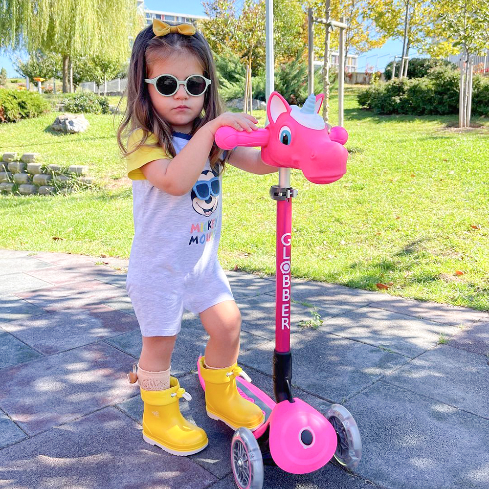 Đồ chơi gắn vào xe Globber Scooter Friends đầu kỳ lân, Deep Pink 5 Do Choi Gan Vao Xe Globber Scooter Friends Dau Ky Lan Deep Pink 3