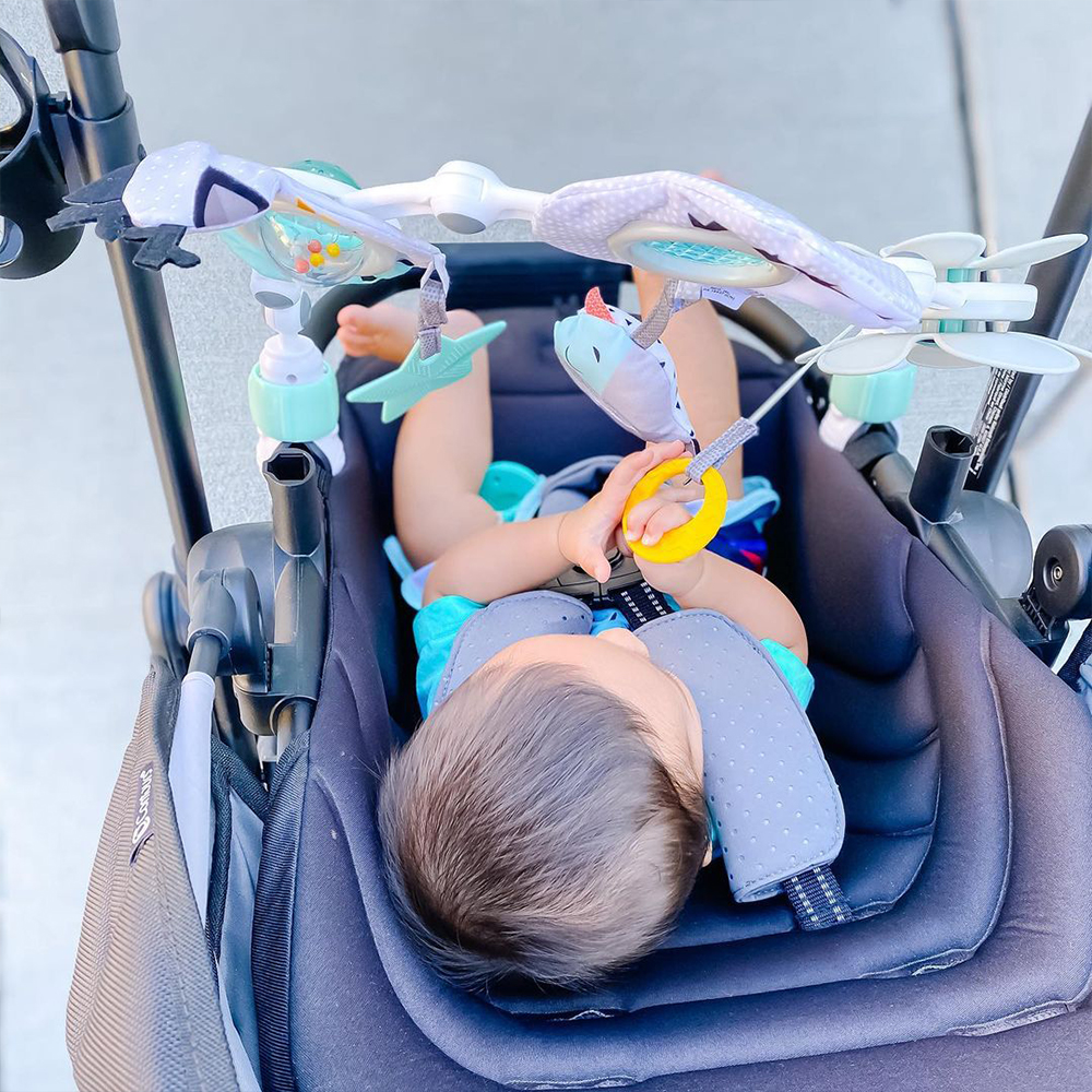 Đồ chơi treo xe đẩy Tiny Love Stroll B&W, Magical Tales 8 Do Choi Treo Xe Day Tiny Love Stroll B W Magical Tales 6