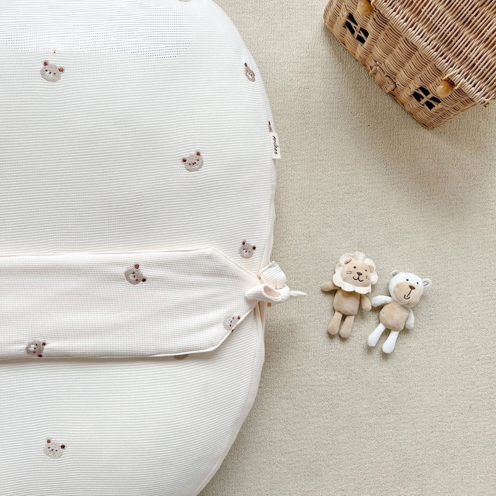 Gối chống trào ngược cotton tổ ong dài - Gấu thêu 4 Goi Chong Trao Nguoc Cotton To Ong Dai Gau Theu 2