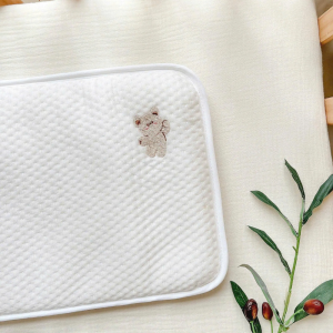 Gối đầu Airmesh Cool Touch - Gấu thêu 7 Goi Dau Airmesh Cool Touch Gau Theu 3