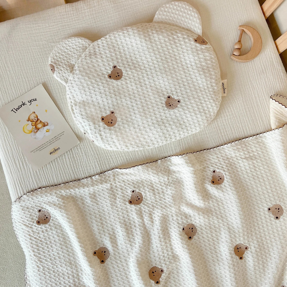 Gối đầu tổ ong Mochee - Gấu thêu 3 Goi Dau To Ong Mochee Gau Theu