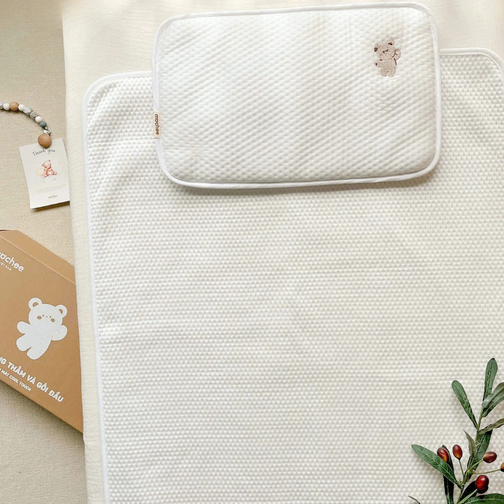 Set thảm nằm, gối đầu CoolTouch - Gấu thêu 4 Set Tham Nam Goi Dau Cooltouch Gau Theu 2