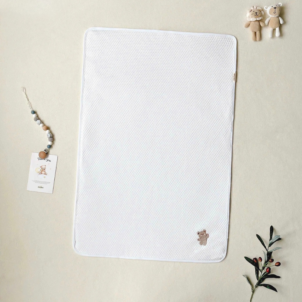 Thảm chống thấm Mochee Cool Touch - Gấu thêu 3 Tham Chong Tham Mochee Cool Touch Gau Theu 2