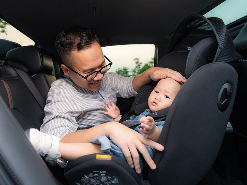 Bật Mí Bí Quyết Giúp Bé Hợp Tác Ngồi Ghế Ô Tô 6 Bat Mi Bi Quyet Giup Be Hop Tac Ngoi Ghe O To 5